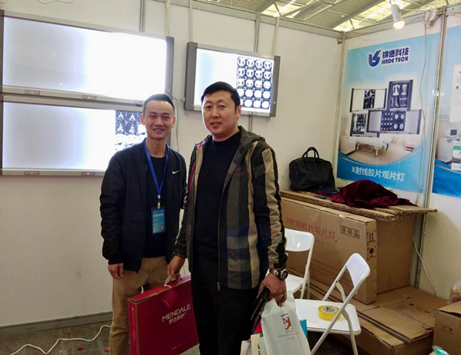 客戶當場買下錦德科技產(chǎn)品一臺并獲得精美禮品一份 客戶當場買下錦德科技產(chǎn)品一臺并獲得精美禮品一份