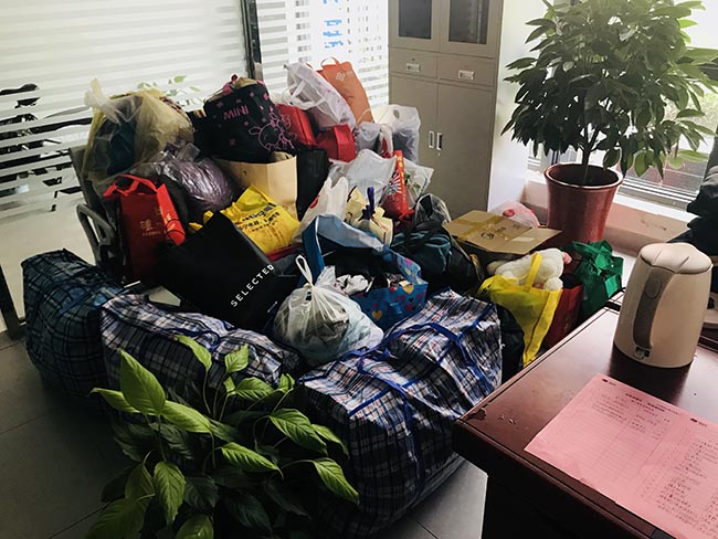 捐贈(zèng)的衣物 捐贈(zèng)的衣物